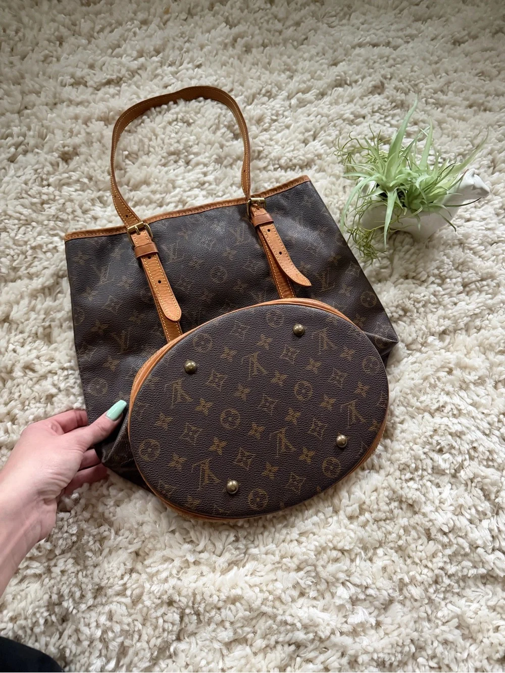 Louis Vuitton Brown Monogram Canvas Tote with Vachetta Handles and Round Base - Picture 2 of 12